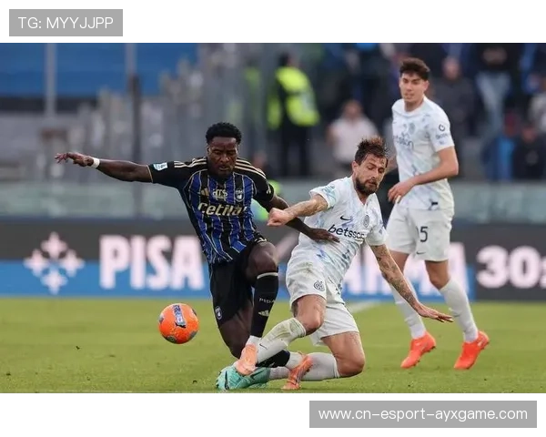 国际米兰后场连线顺畅,控制力很快压到对方一侧 国际米兰后场连线顺畅,控制力很快压到对方一侧